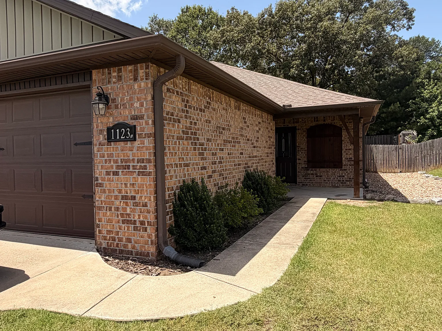 3 bed, 1350 sqft, $1,500 — Photo 2
