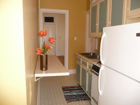 4th image of 325 W Jackson St APT 2S