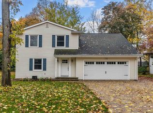 1721 Acorn Ct, Menasha, WI 54952