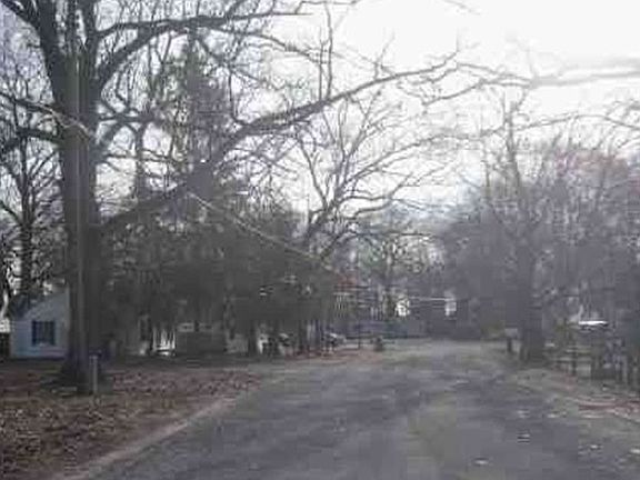 Exterior Neighborhood (street photo)