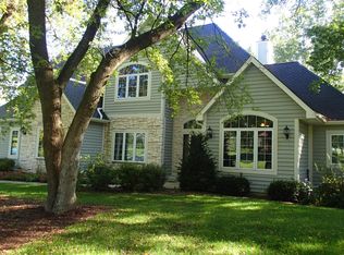 W273N4190 Hickory Grove Dr, Pewaukee, WI 53072