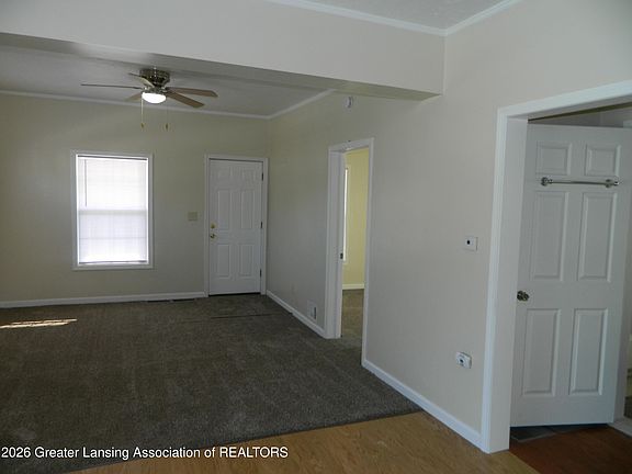 4th image of 900 W Mount Hope Ave