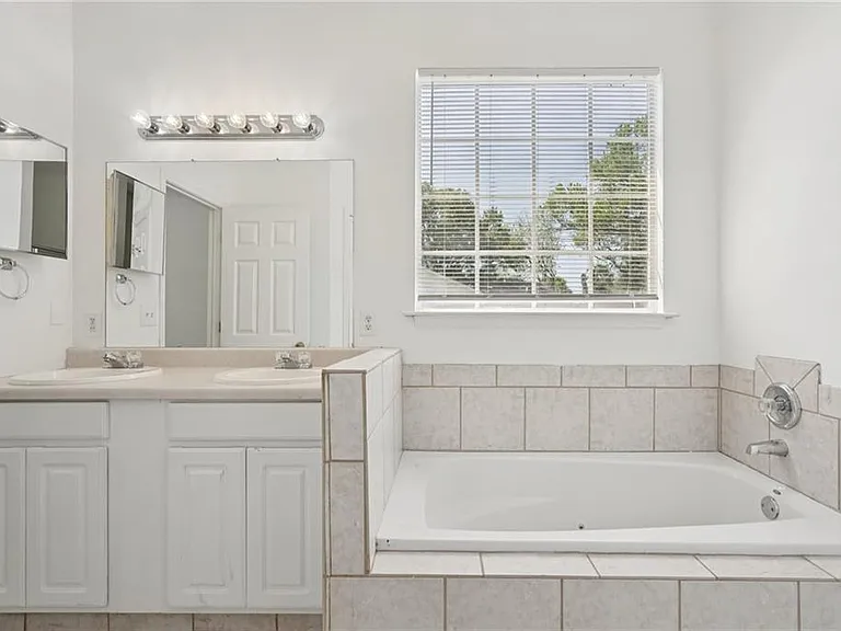 2596 Bates St SE — Photo 25