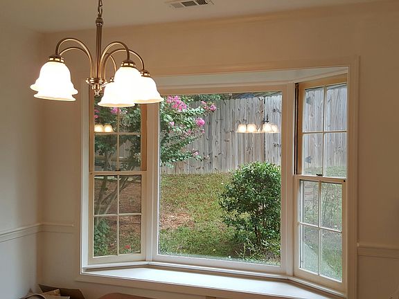 Bay window dining room