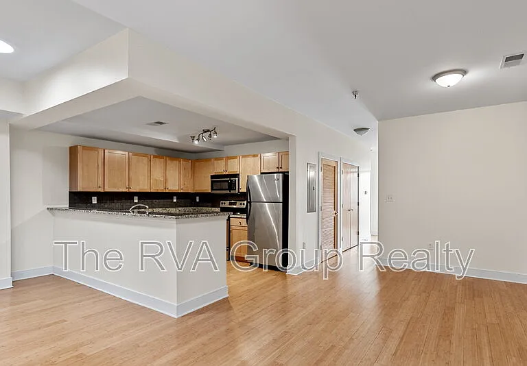 110 W Marshall St #27 — Photo 13