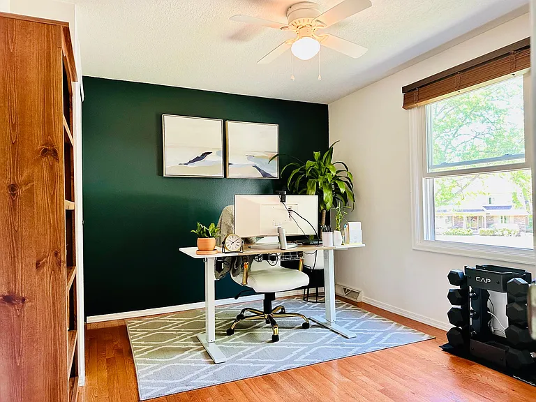 8 Applewood Ct W — Photo 16