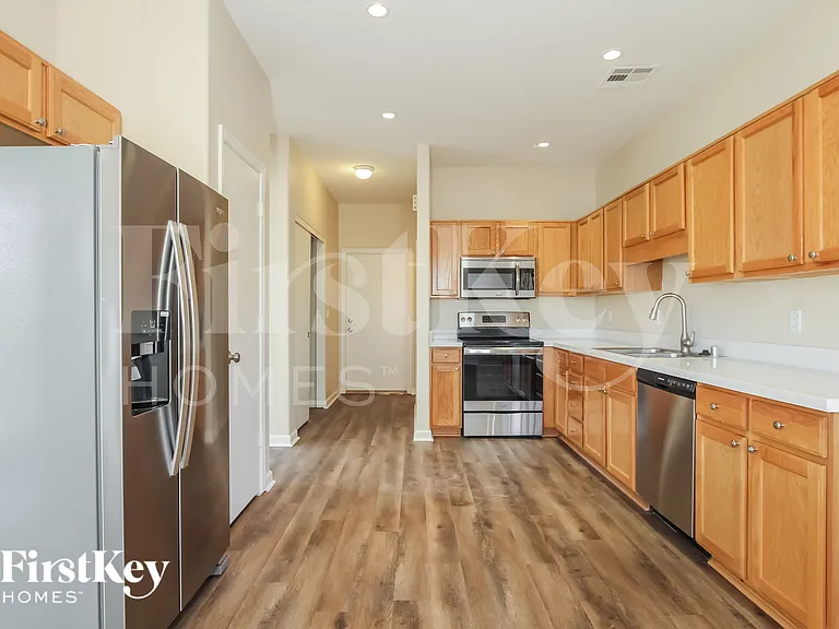 22022 N 29th Dr — Photo 8