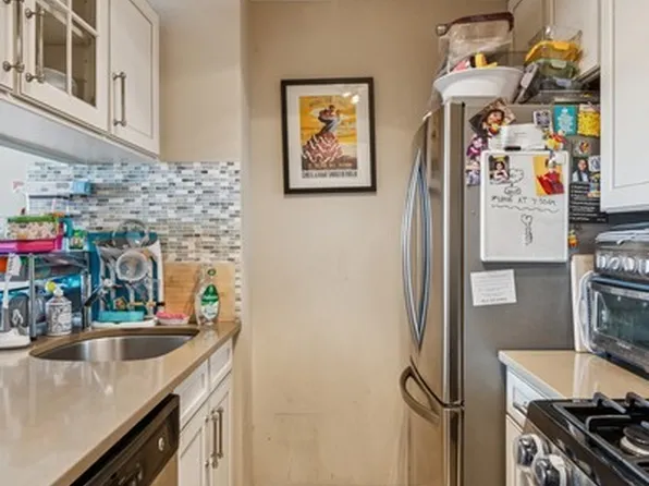 200 Rector Place 30C image 3 of 4