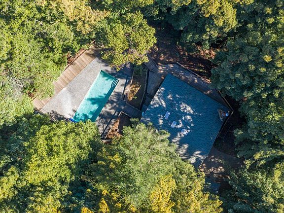 2nd image of 240 Tassett Ct