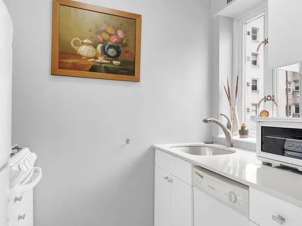 166 East 63rd Street image 4 of 7