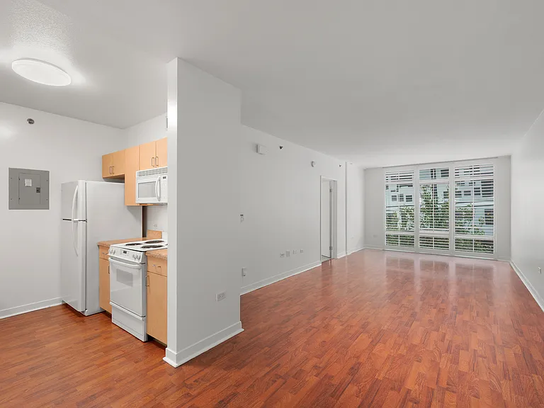 425 W Beech St #312 — Photo 3