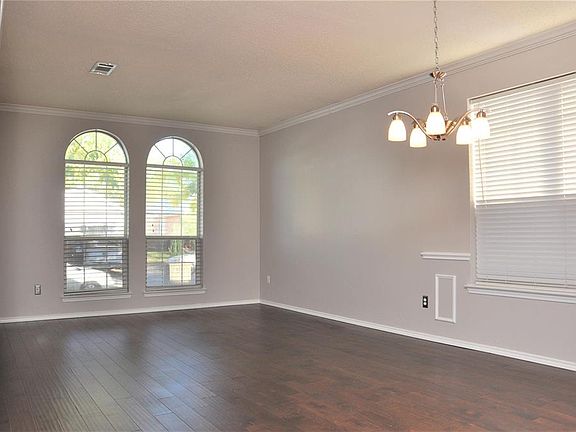 4th image of 1927 Chandler Ln