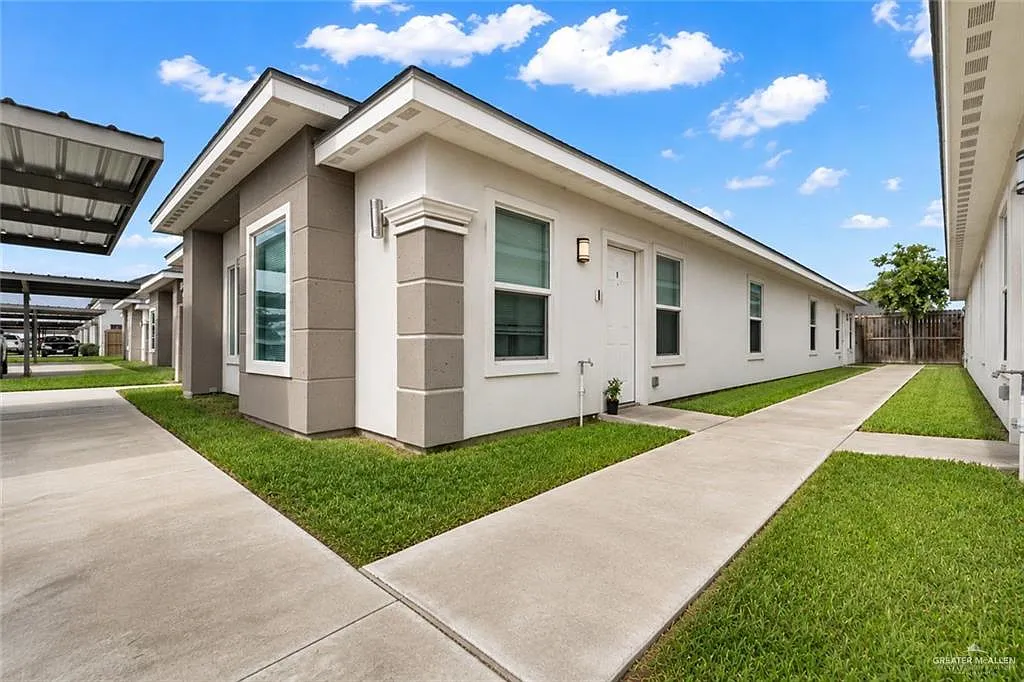3 bed, 2.0 bath, 1053 sqft, $1,200 — Photo 3