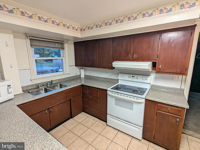 21 Steinway Ave — Photo 11