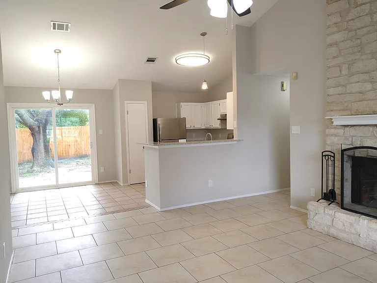 1813 Laurel Path — Photo 6