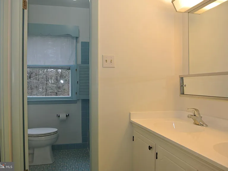 2140 Nodleigh Ter — Photo 12