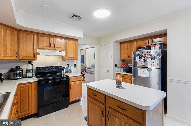 16 Ashburg Dr — Photo 2