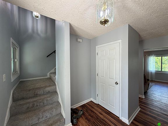 3rd image of 3001 Trudy Ann Dr