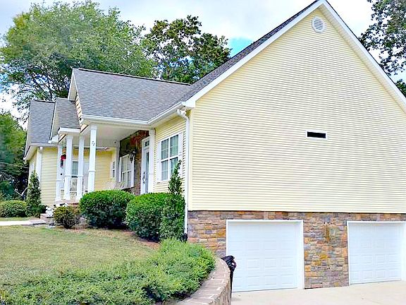 3rd image of 72 Golden Pond Ln