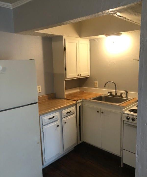 2nd image of 1210 College Ave APT F