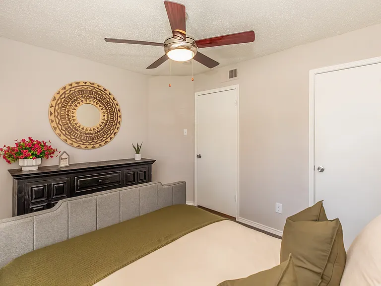 Eagle's Point Apartments — Photo 7