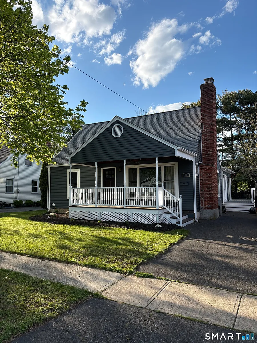 Building Photo - 78 Hartland St