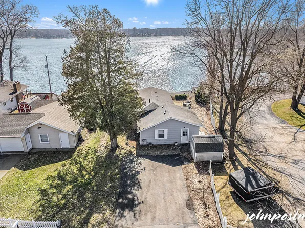 6745 Golfside Ct, Saranac, MI 48881