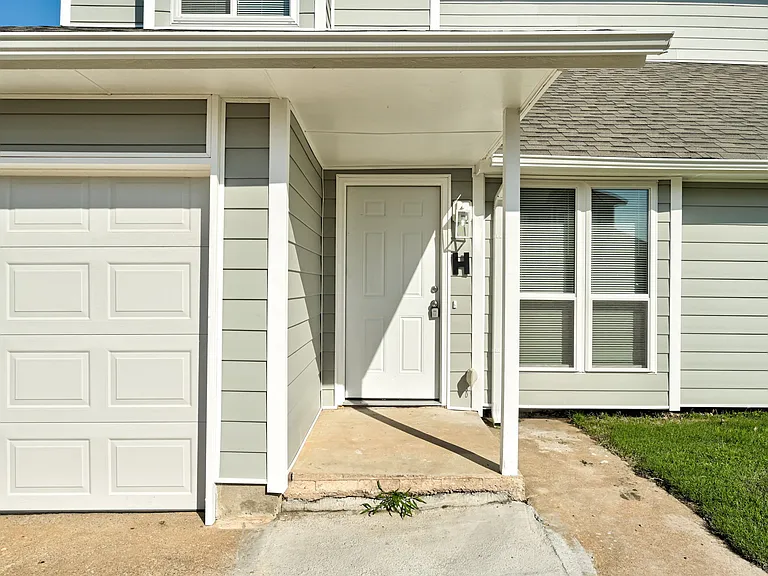 727 Vicksburg Ave — Photo 3