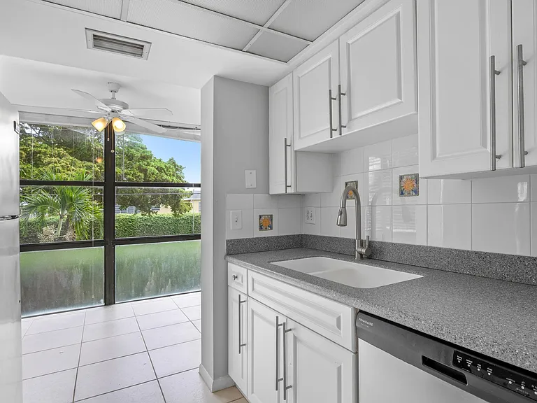1120 Homewood Blvd #G204 — Photo 6