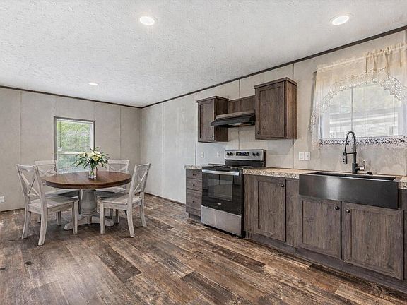 3rd image of 610 Jackson Ave
