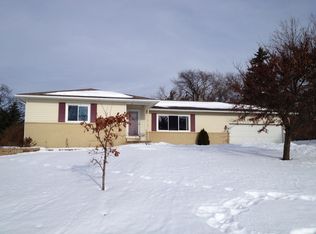 565 E Ridge Dr, Ortonville, MI