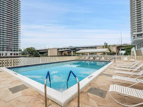 1817 S Ocean Dr APT 426, Hallandale, FL 33009