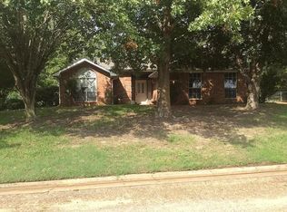 261 Colonial Cir, Athens, TX 75751
