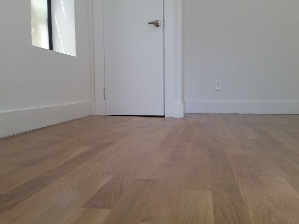 1st image of 401 E 21st St
