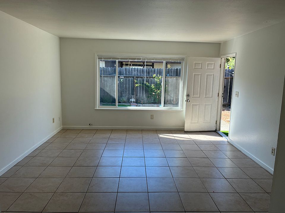 1st image of 5185 Parkhurst Dr APT 1