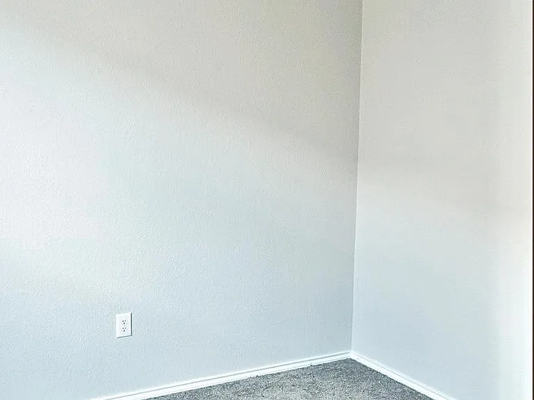 211 Pitkin Dr — Photo 9