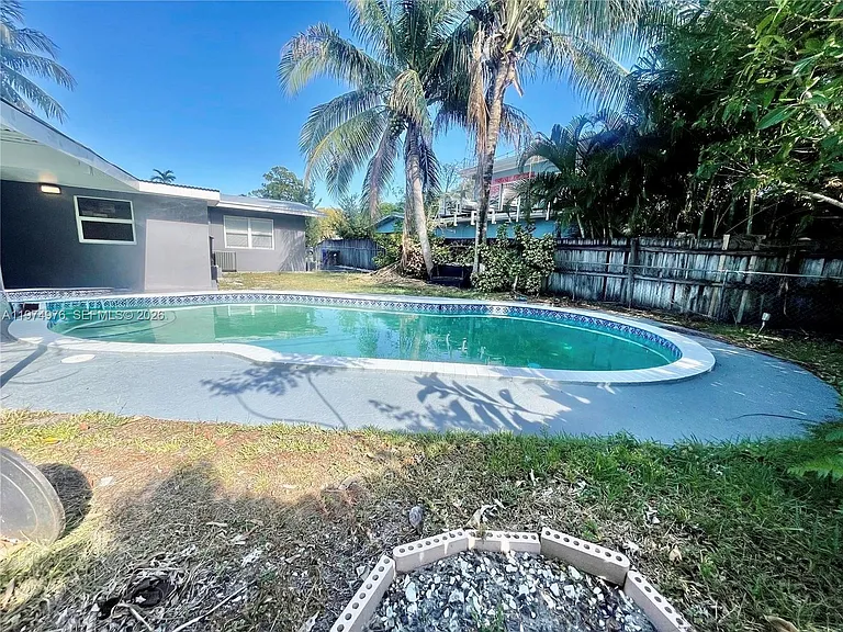 1649 NE 8th Ave — Photo 6