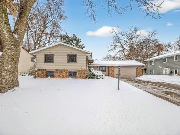 2801 Aglen Ave, Roseville, MN 55113