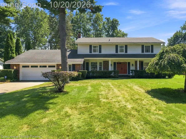 2525 Waldheim Dr, Port Huron, MI 48060