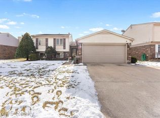 24803 Timber Ridge Trl, Brownstown, MI 48134