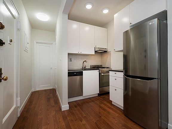 3rd image of 324 E 48th St #15