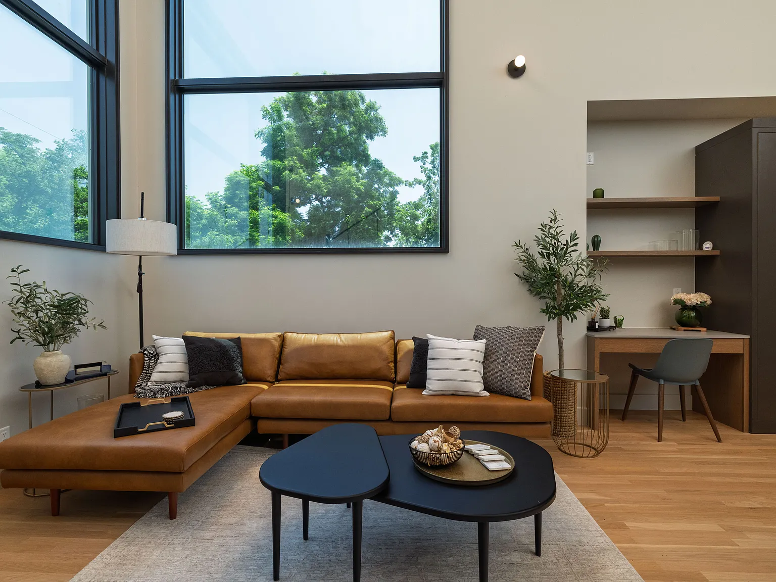 2 bed, 1000 sqft, $5,500 — Photo 2