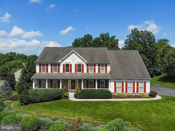 19 Winding Brook Dr, Sinking Spring, PA 19608