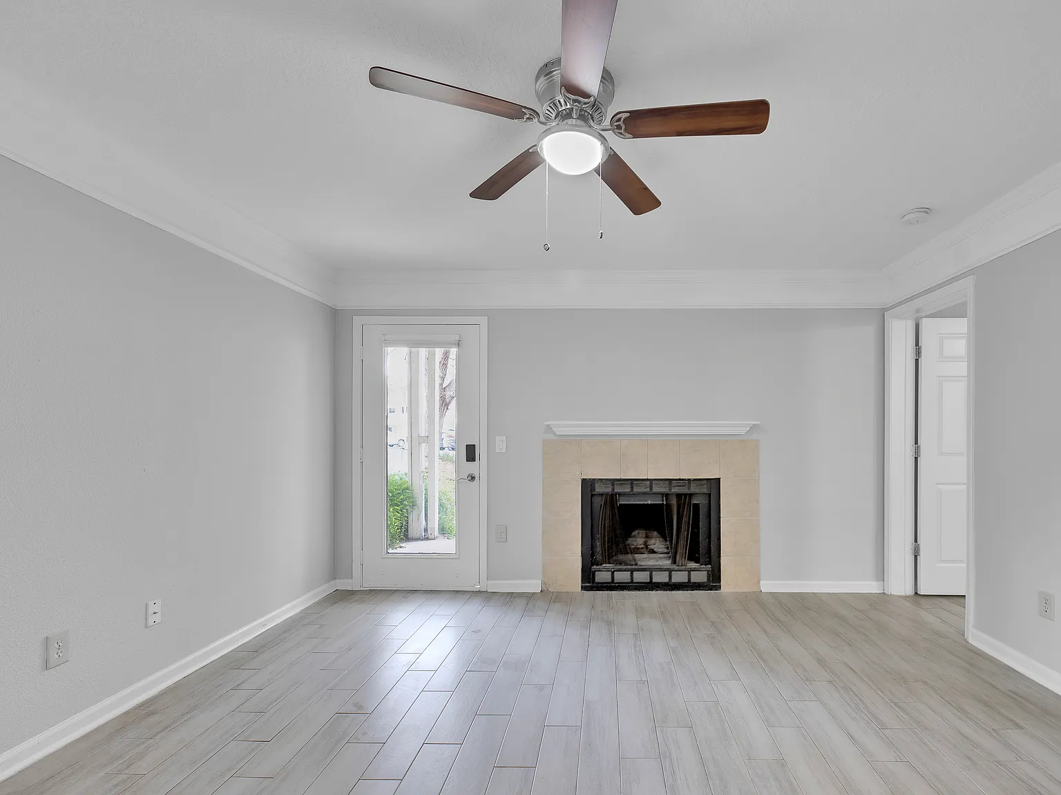 100 Fairway Park Blvd — Photo 2