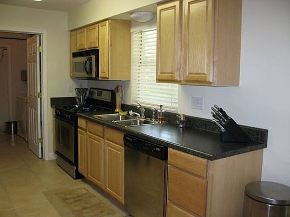 4th image of 3005 Las Palmas Dr