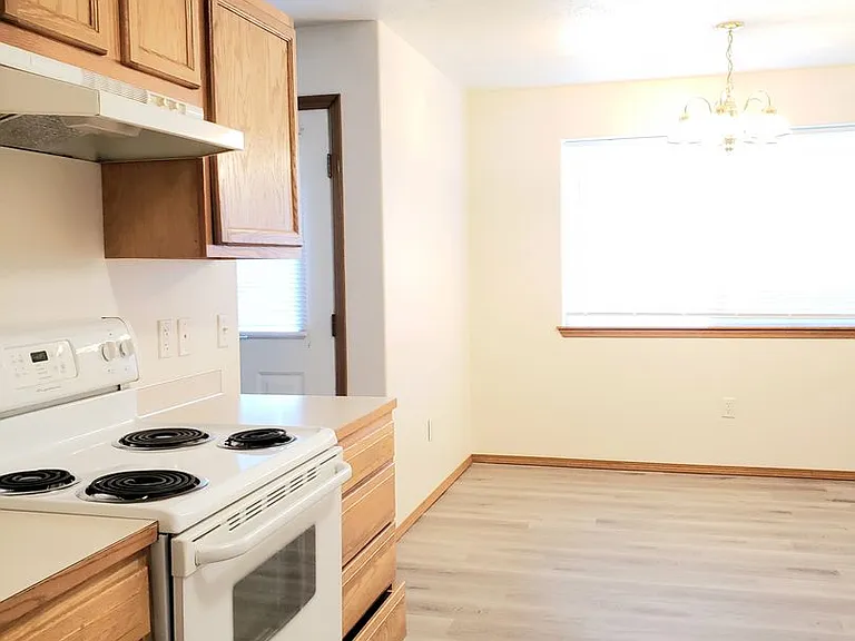 1105 N Western Ave — Photo 7