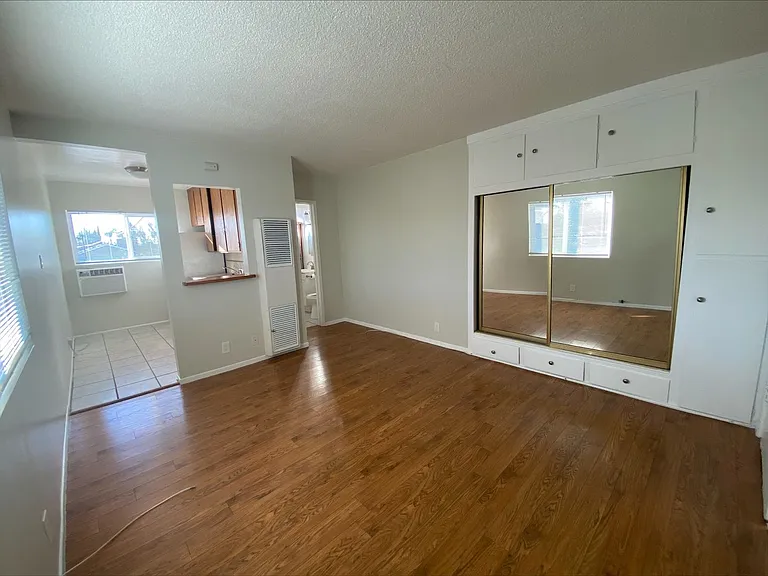 111 S Mockingbird Ln — Photo 8