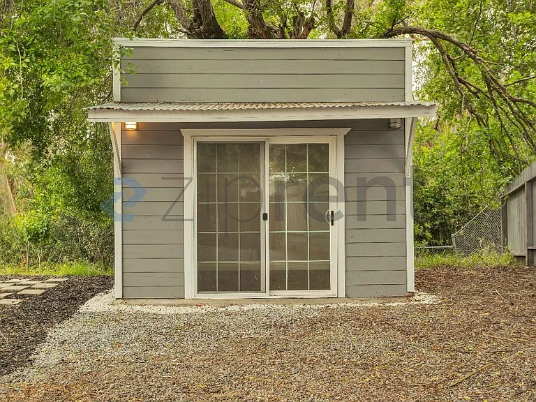 717 Pebble Dr — Photo 34
