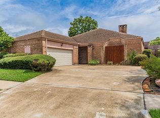1319 Ambergate Dr, Houston, TX 77077