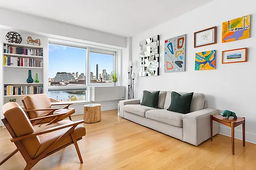 446 Kent Ave #5E Photo 1